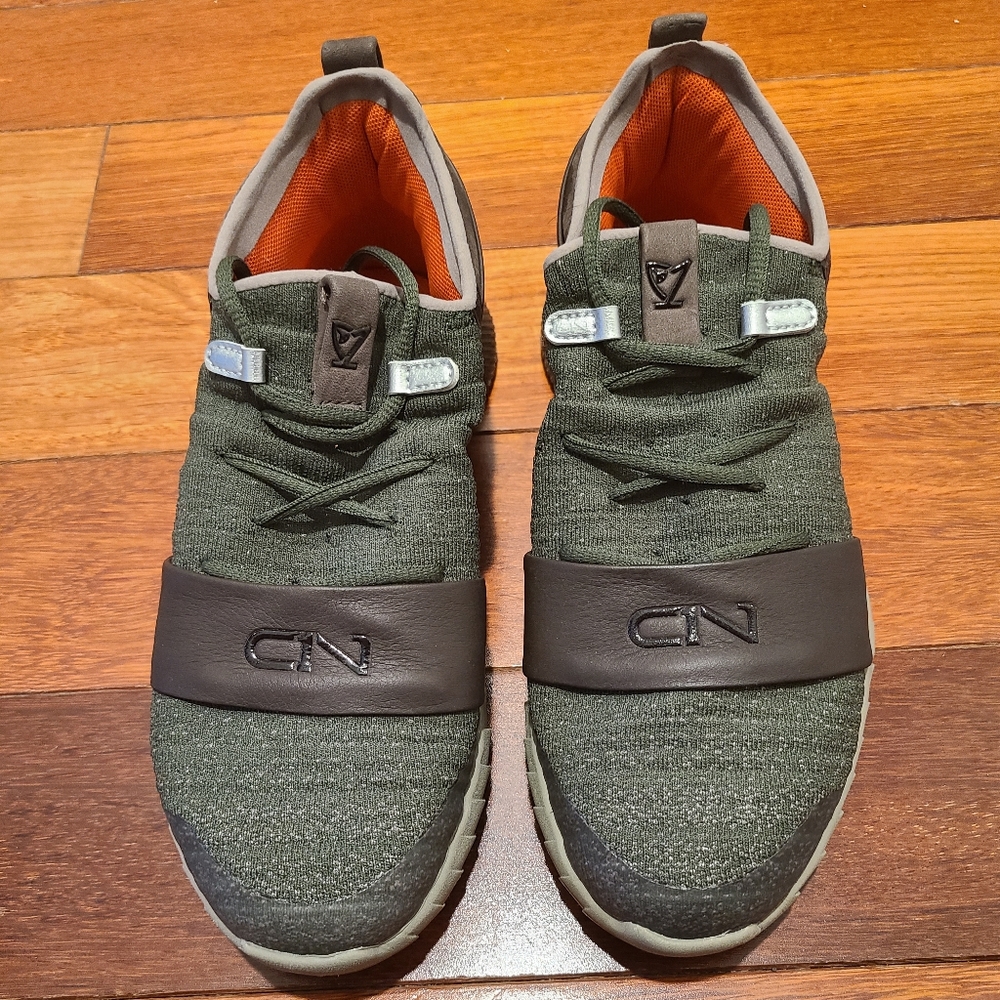 Boys 3.5Y Under Armour Slip On Shoes